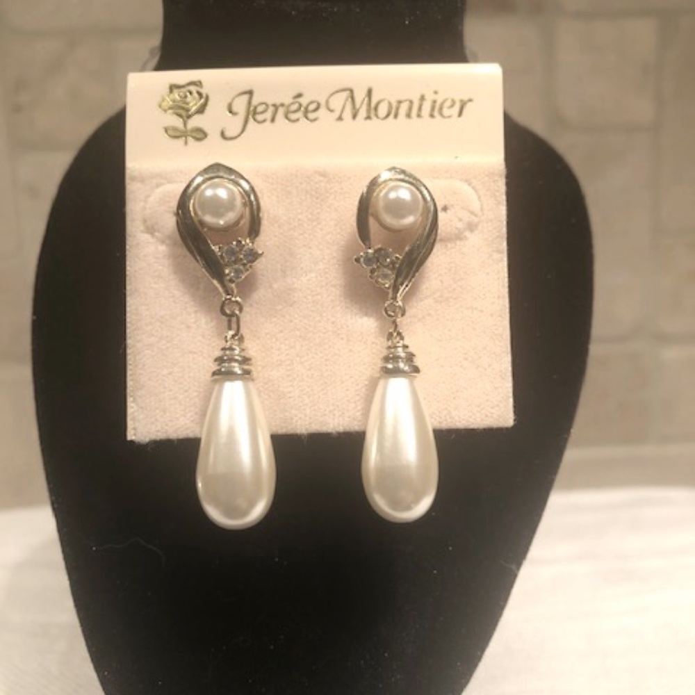 Fashion pearl drop earrings, studs NWT